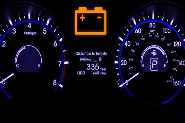 أسباب إضاءة لمبة البطارية بالسيارة مع فتح الكونتاكت 