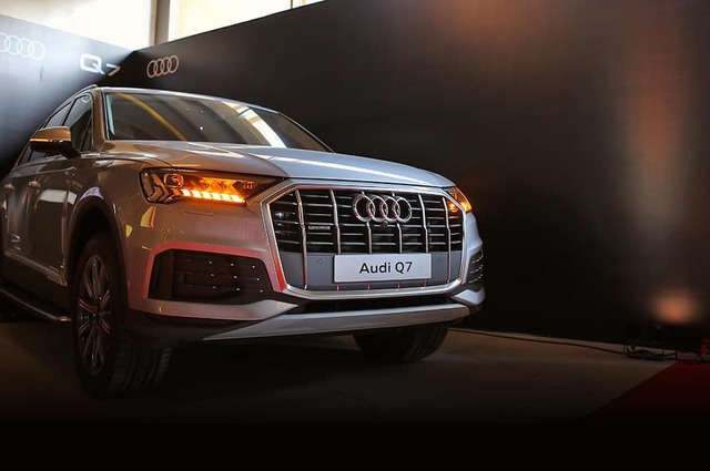 عرض  أودي Q7 في معرض فني في التجمع 