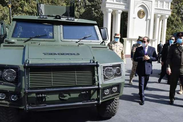 السيسي يتابع أحدث مدرعات القوات المسلحة المصرية