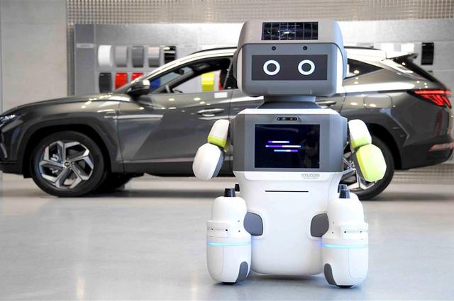  بدلاً من الموظفين . . روبوتات جديدة تعمل في معرض لهيونداي