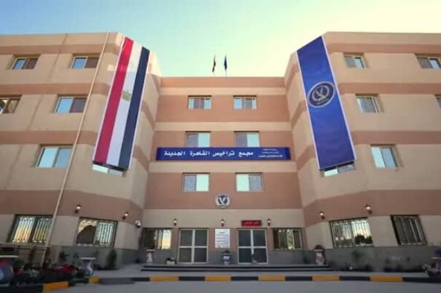 وفد من المرور يزور مواطن له ظروف خاصة لتجديد رخصة سيارته له