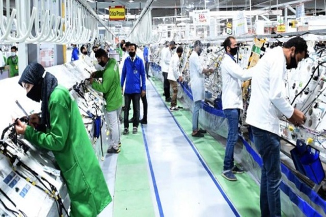 اتفاق مع شركة يابانية لتدريب مصريين علي صناعة ضفائر السيارات 