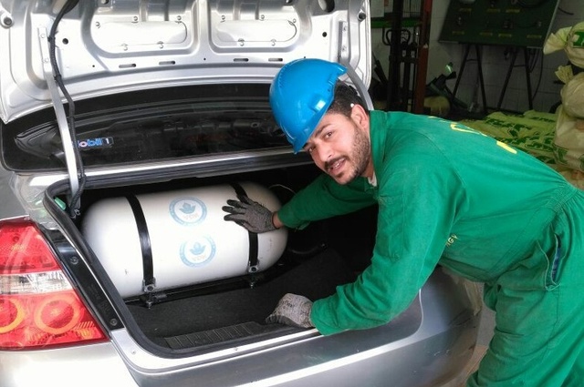 توقعات بانخفاض أسعار السيارات العاملة بالغاز مقارنة بالبنزين في مصر