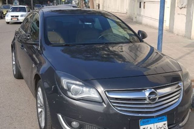 مزاد على أوبل انسجنيا وعدد من سيارات شيفروليه النقل 