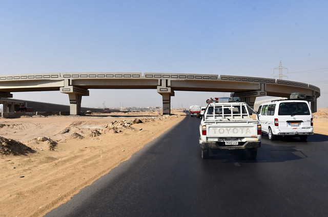 إستقطاع حارة مرورية من طريق الفيوم لانشار 3 كباري مشاة