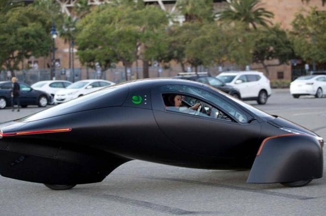 لأول مرة في العالم الاعلان عن سيارة كهربائية لا تحتاج لشحن