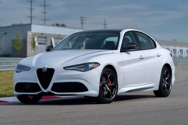 ألفاروميو تعلن توفر ستلفيو وجوليا 2021 في مصر