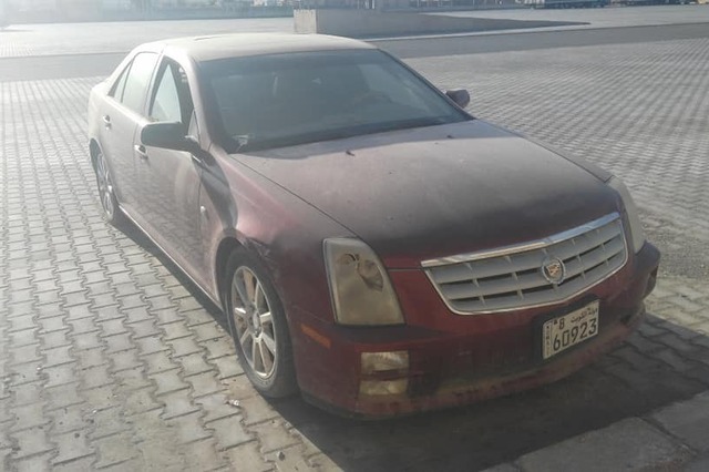 كاديلاك ومرسيدس في مزاد جمرك نويبع