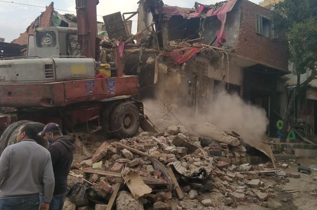 ازالة 12 عقار بعزبة الهجانة من أجل محور الوفاء والأمل