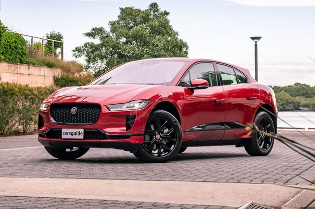 طرازات جاجوار ولاندروفر جديدان في مصر 