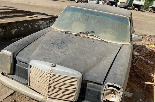 مرسيدس ونقل رينو في مزاد في نوفمبر