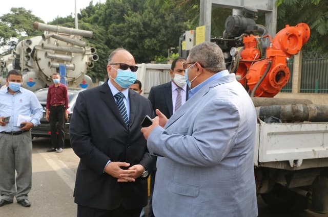 مراجعة لحالة تصريف مياه الأمطار في شارع صلاح سالم