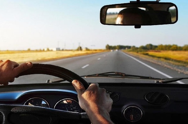 حالات يجب القيادة فيها على الجانب الأيمن من الطريق