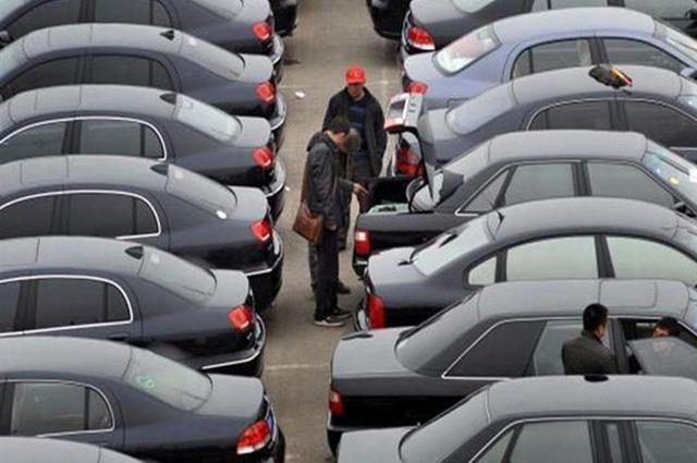 استمرار الأوفربرايس يزيد من أسعار السيارات بصورة رسمية