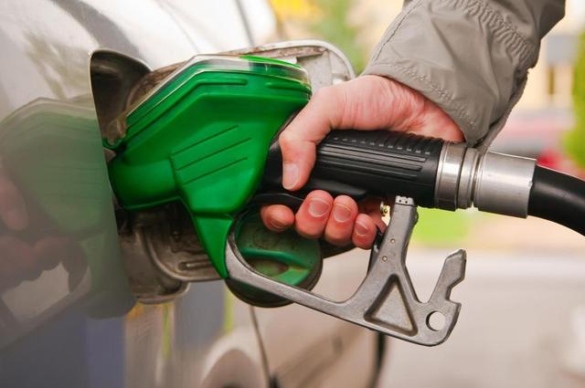 ثبات في أسعار البنزين والسولار في مصر لنهاية العام