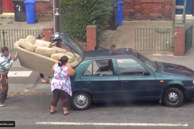 الداخلية تضبط صاحب فيديو الأريكة فوق السيارة في مصر