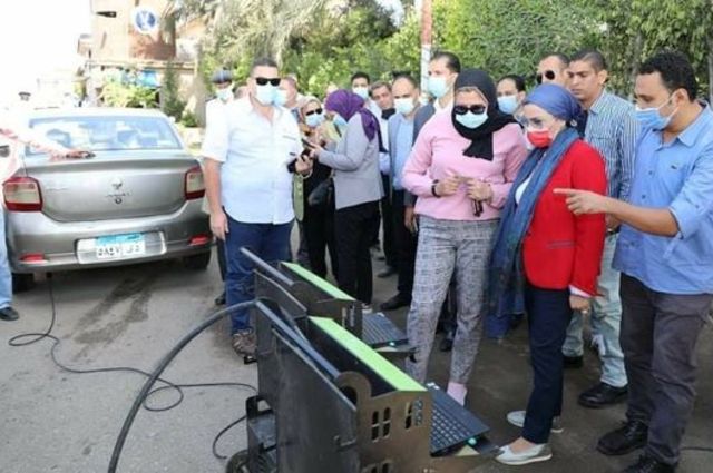 وزيرة البيئة تزور لجنة لفحص عوادم السيارات 