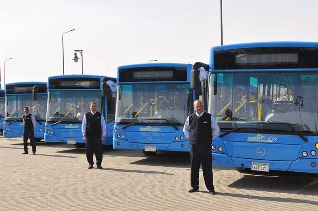 القاهرة تبدأ تطبيق قرار مجانية المواصلات العامة لمن فوق 70 عام