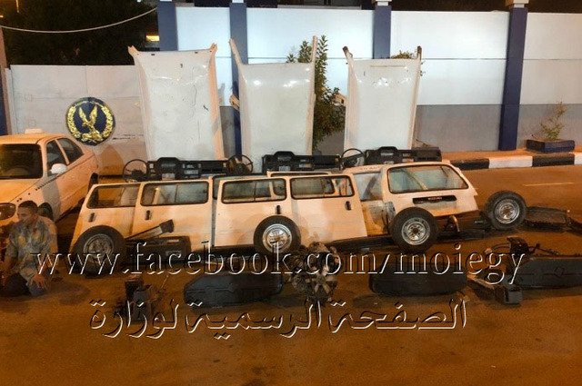 الداخلية تضبط عصابة لسرقة السيارات وتقطيعها 