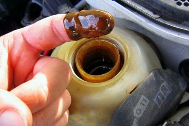علامات اختلاط الماء بالوقود في السيارة وكيفية التخلص منه