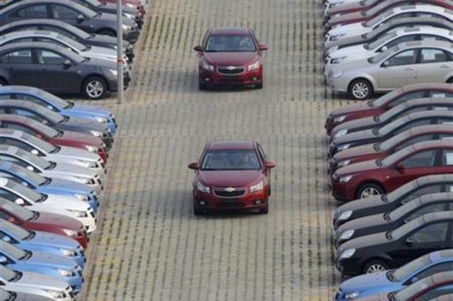 السيسي : الزام السيارات بالغاز الطبيعي والجراج المغلق سيتم نزع ملكيته