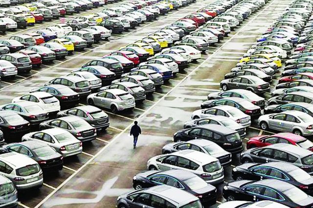 حماية المستهلك : لا ضرورة لرفع أسعار السيارات حالياً