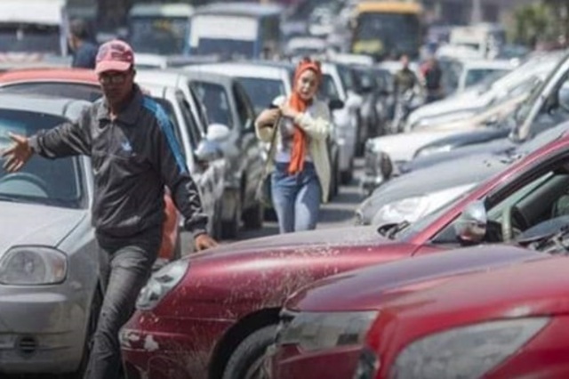 الوزراء : شوارع مصر ليست ضيقة وسبب الاختناق ركن السيارات بها