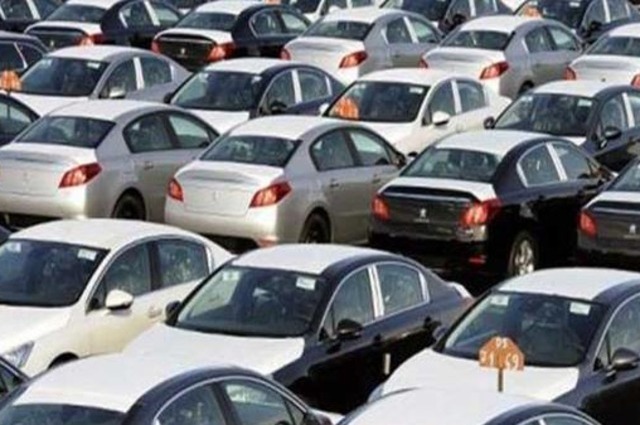 تجار : تحسن بدأ في الظهور في مبيعات السيارات