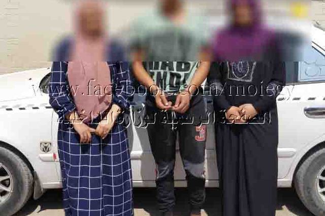 ضبط سيدتين ورجل سرقا سيارة تاكسي بالاكراه في القاهرة