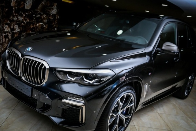 المواصفات الكاملة للسيارة BMW X5 M50i الجديدة في مصر 