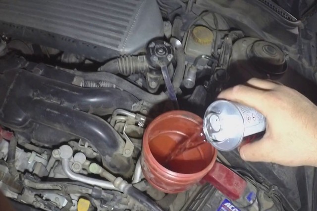 تعرفوا على أهمية منظف دورة الزيت للمحرك وكيفية تغييره