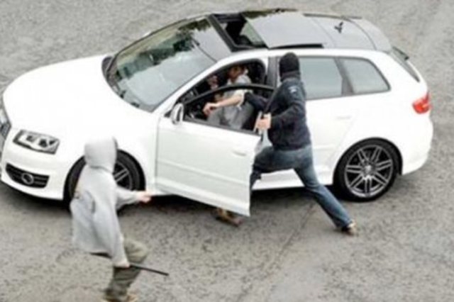 ضبط عصابة سرقت متعلقات من 26 سيارة