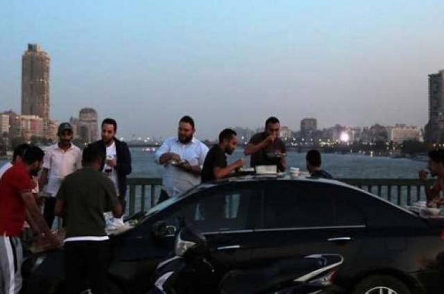 الداخلية تقوم بسحب رخص 21 سيارة بسبب الافطار الجماعي