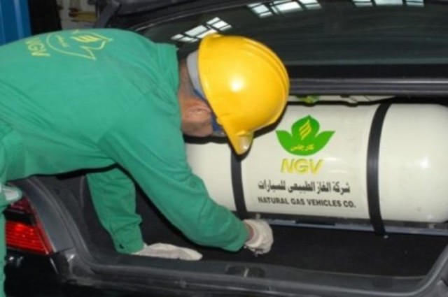 وزارة الصناعة تؤكد تحويل أكثر من 38 ألف سيارة للغاز بقيمة 202 مليون جنيه