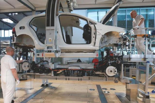 برلمانيون يطالبون بالتركيز على توطين مكونات السيارات في مصر