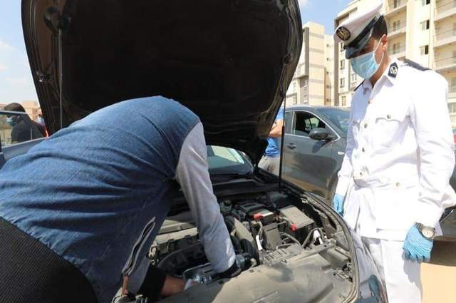 خبير تأمين يؤكد على أعداد ضخمة من السيارات تنتظر المرور