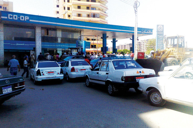 مطالب رئاسية بتعامل رشيد مع البنزين والسولار