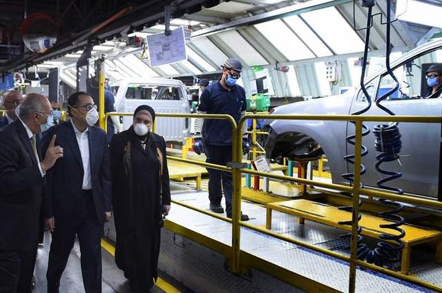 رئيس الوزراء يزور مصنع جنرال موتورز في مصر