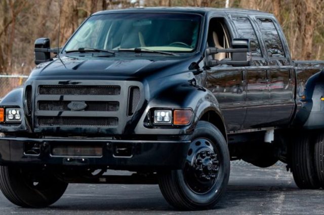 للبيع مستعملة . . أكبر سيارة بيك أب في العالم 