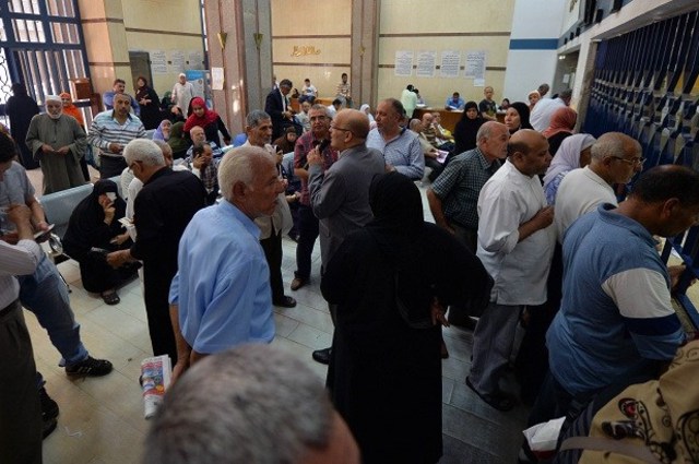 الحكومة تنفي عدم صرف المعاشات لمن يملكون سيارات