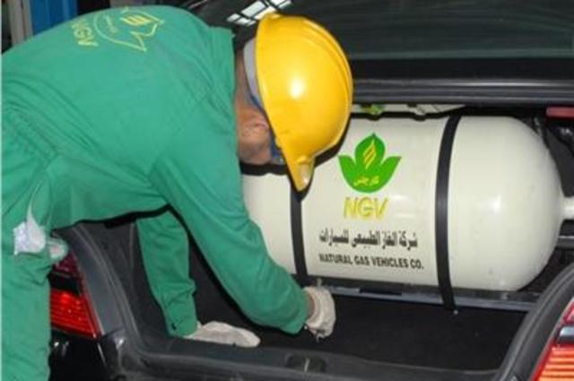 اتفاق جديد لتحويل 2000 سيارة للعمل بالغاز الطبيعي بتكلفة 10 مليون جنيه