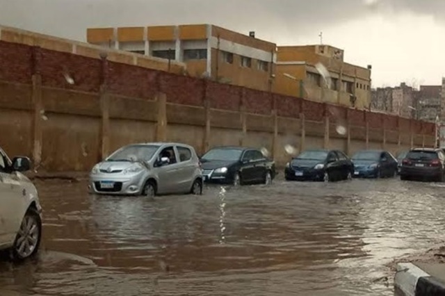 لماذا يجب غسل السيارات الآن رغم استمرار تراكم المياه في الطرق ؟!!