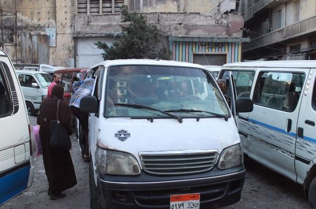 غسيل السيارات والتهوية وسيلة سائقو الأجرة والميكروباص للتعامل مع كورونا