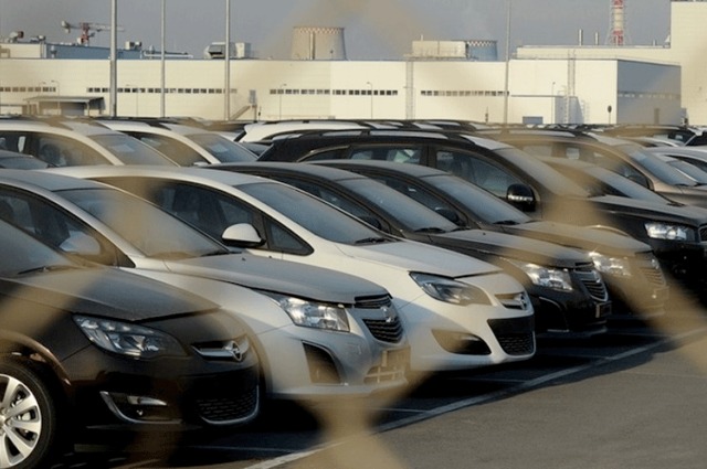 المالية تؤكد انخفاض اجمالي الضرائب والرسوم على السيارات