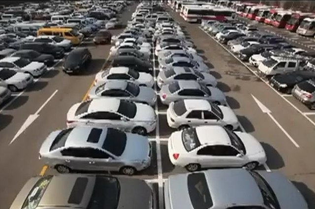 مناقشة قانون تنظيم ساحات الانتظار في البرلمان بدون الحكومة