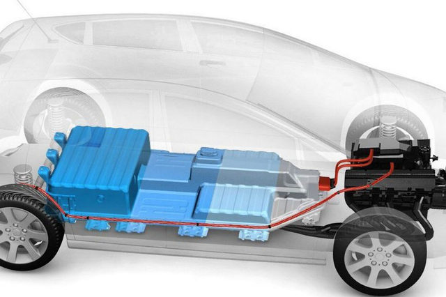 مصنعي السيارات تطالب بمصنع لبطاريات السيارات الكهربائية