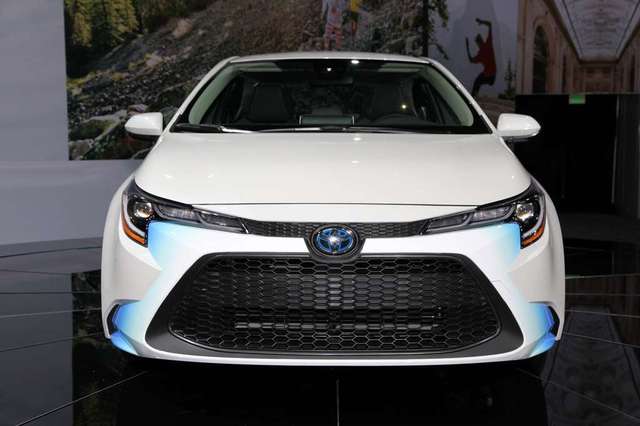 100 ألف جنيه انخفاض في أسعار تويوتا كورولا هايبرد