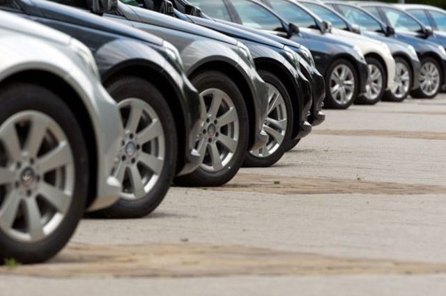 أسباب انخفاض أسعار السيارات في مصر