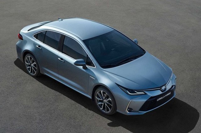 تخفيض سعر تويوتا كورولا هايبرد 100 ألف جنيه بمصر