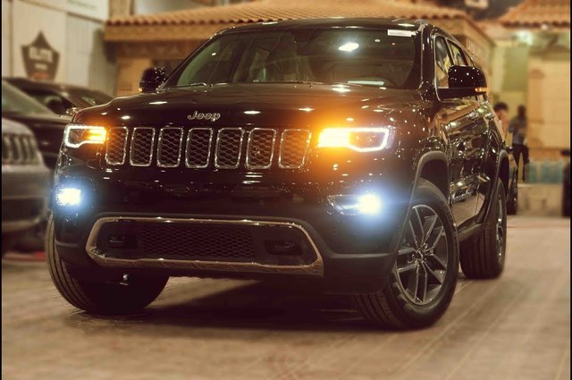 أهم مواصفات جيب جراند شيروكي لميتيد 